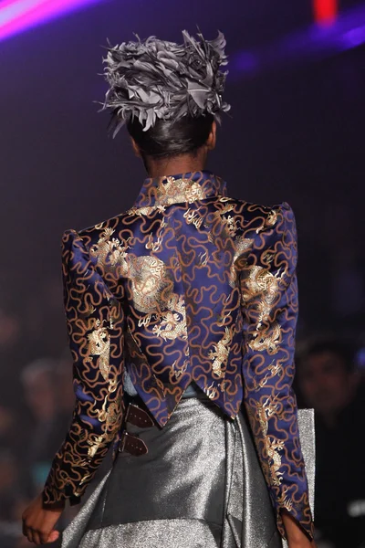 Look 76